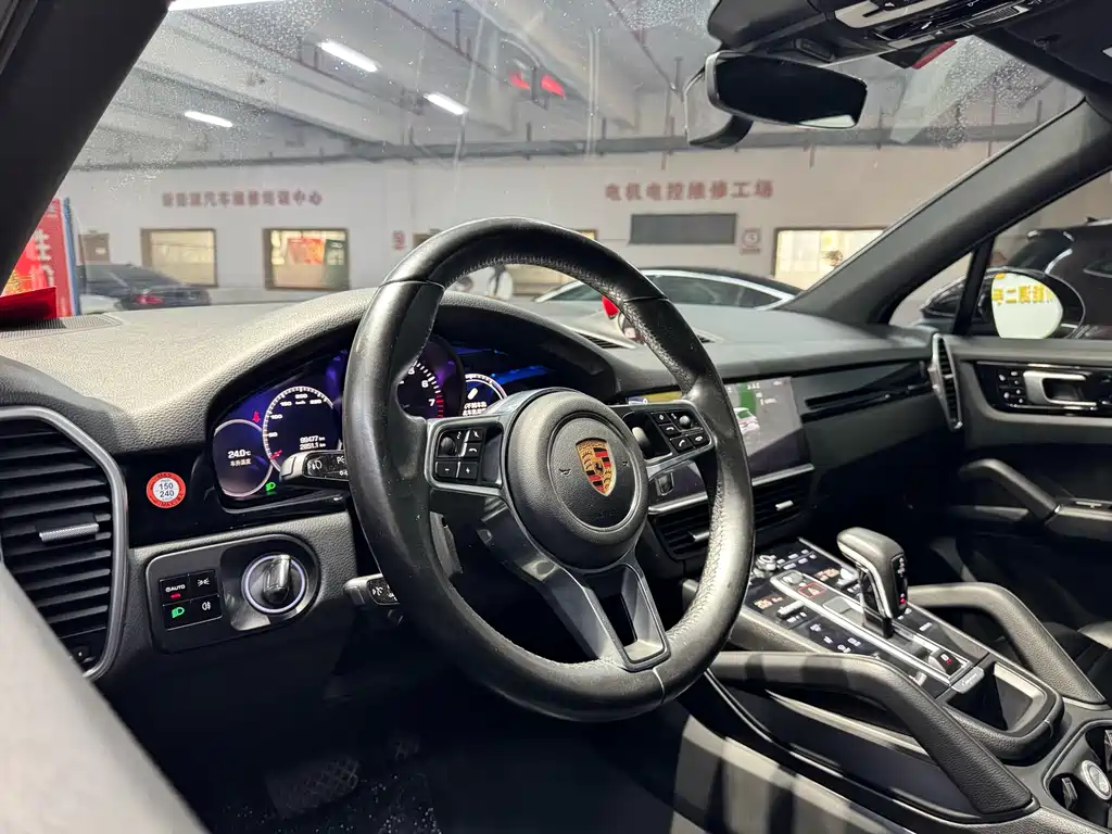 Porsche Cayenne 2019 — фото 17