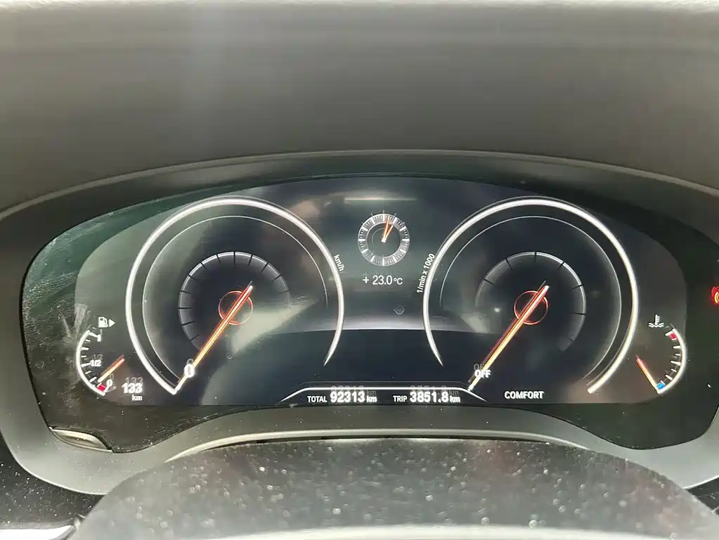 BMW 5 Series 2018 — фото 15