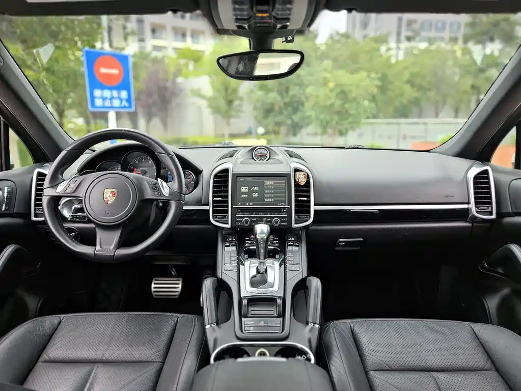 Porsche Cayenne 2015 — фото 22