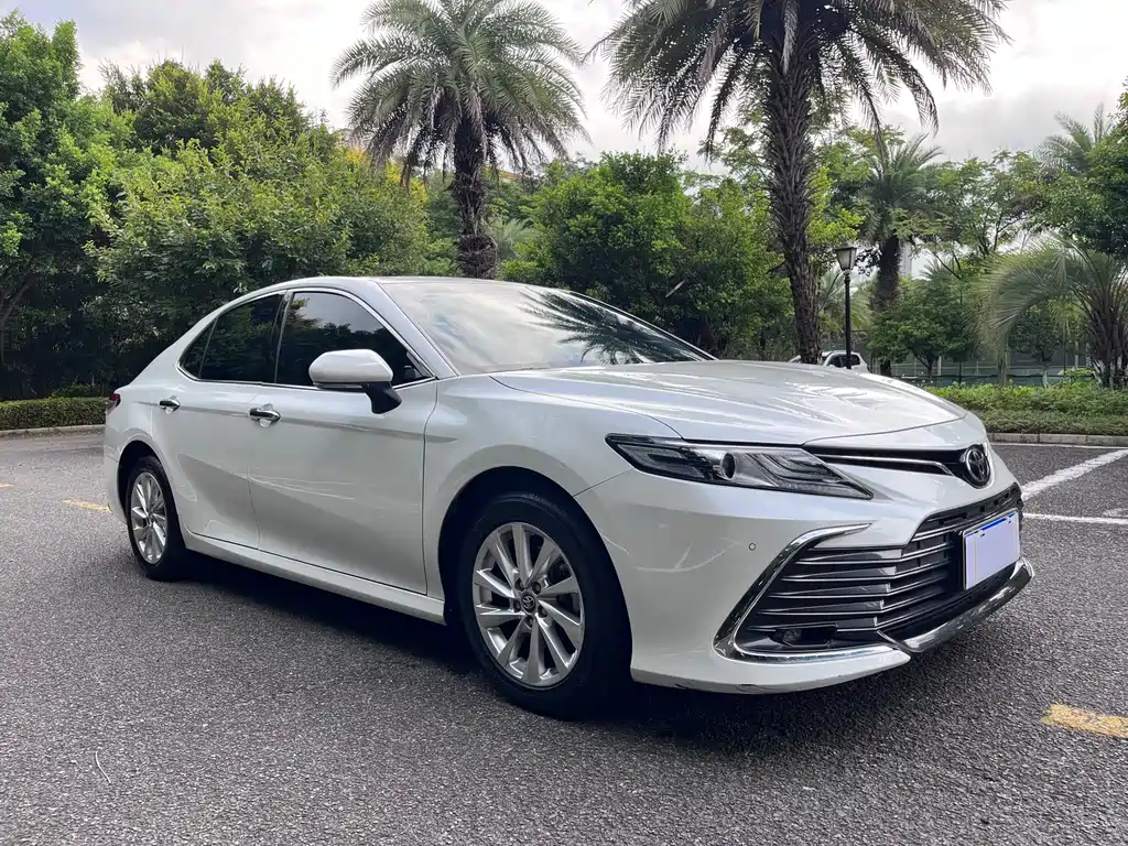 Toyota Camry 2023 — фото 3