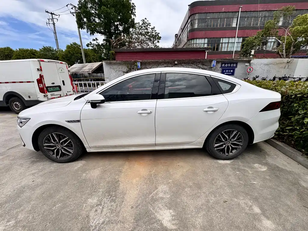 BYD Qin PLUS 2021 — фото 7