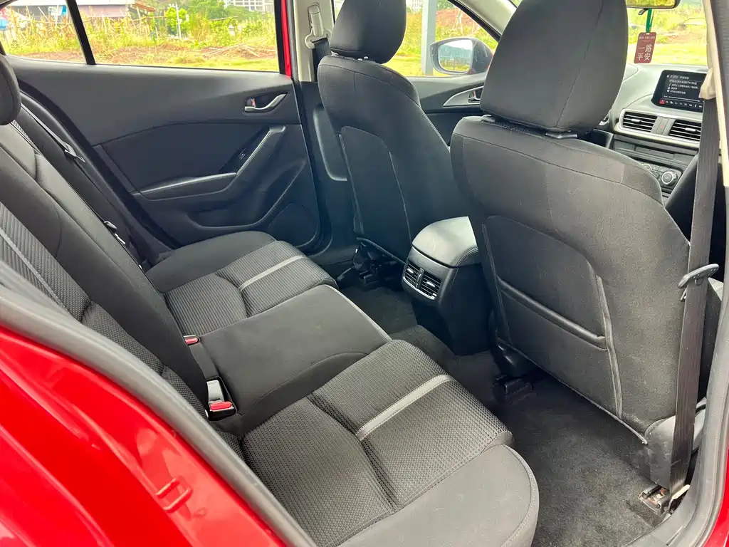 Mazda 3 Axela 2018 — фото 12