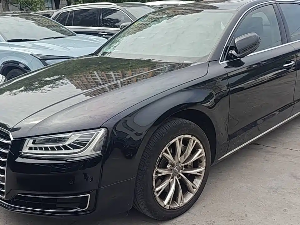 Audi A8 2015 — фото 1