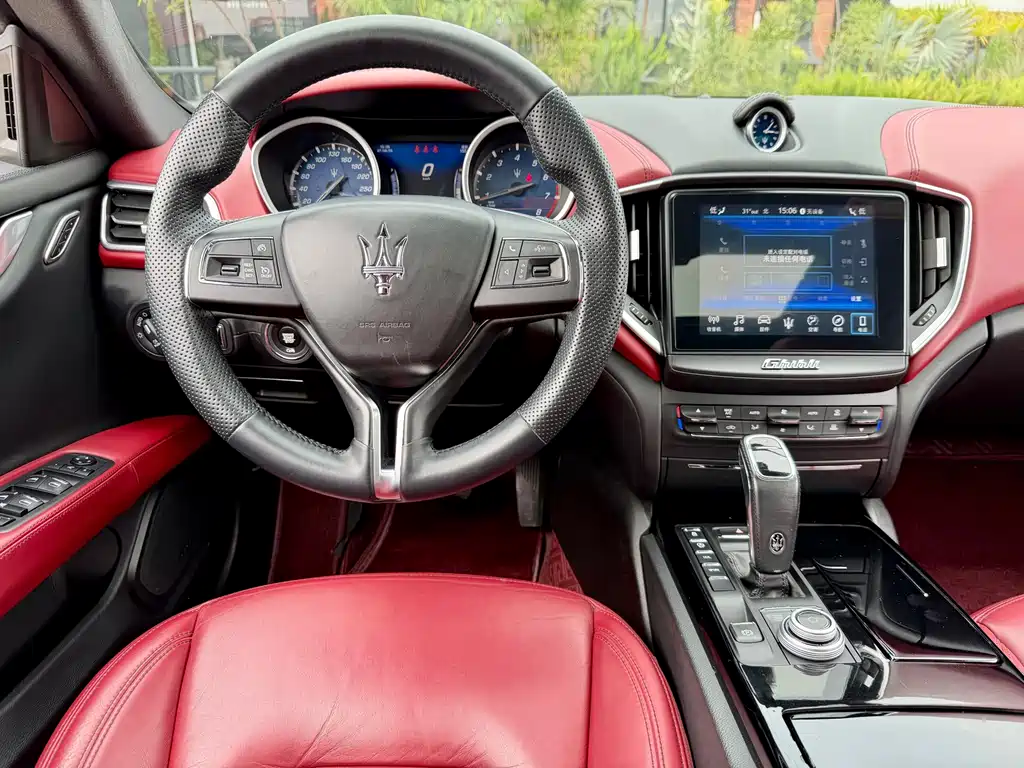 Maserati Ghibli 2019 — фото 11