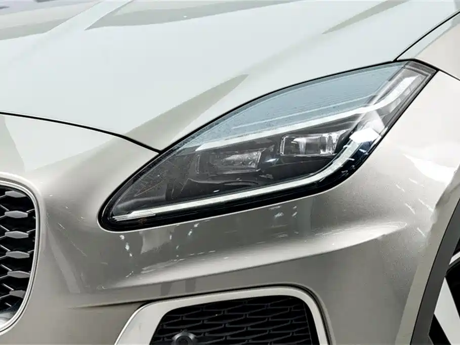 Jaguar E-PACE 2023 — фото 4