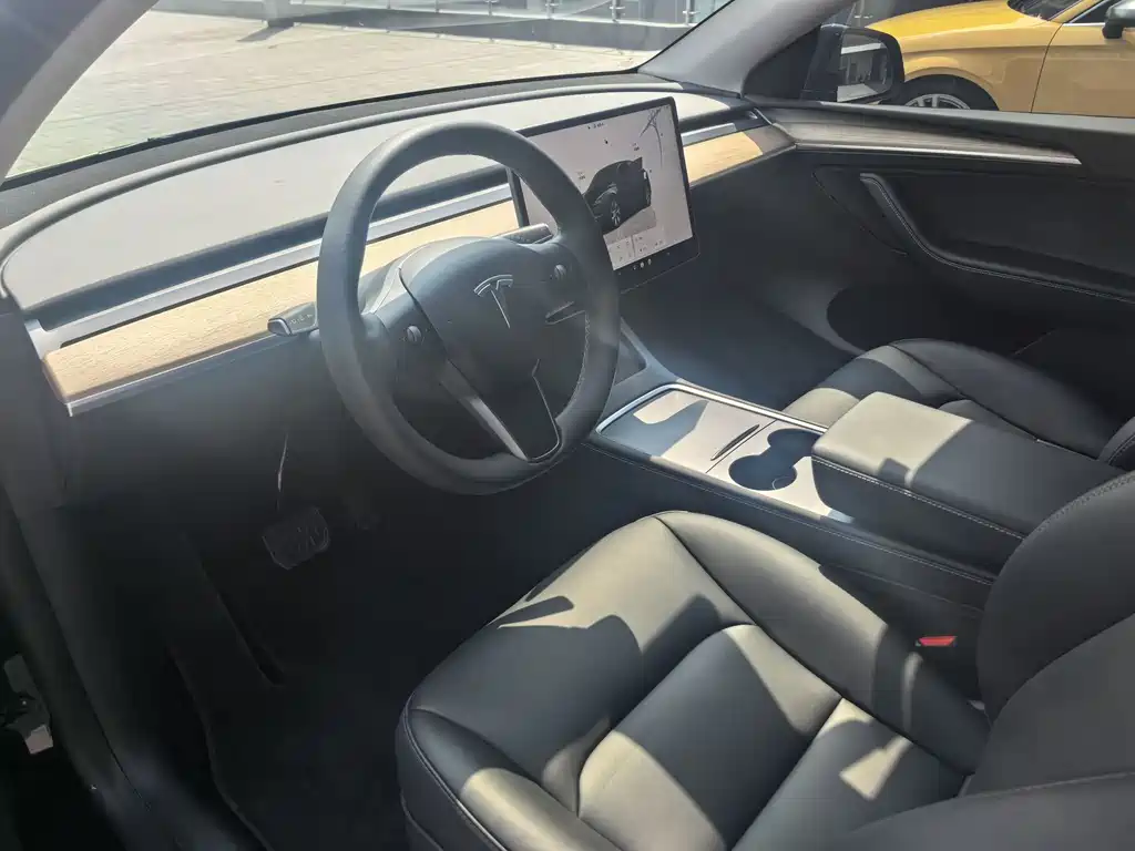 Tesla Model Y 2023 — фото 9