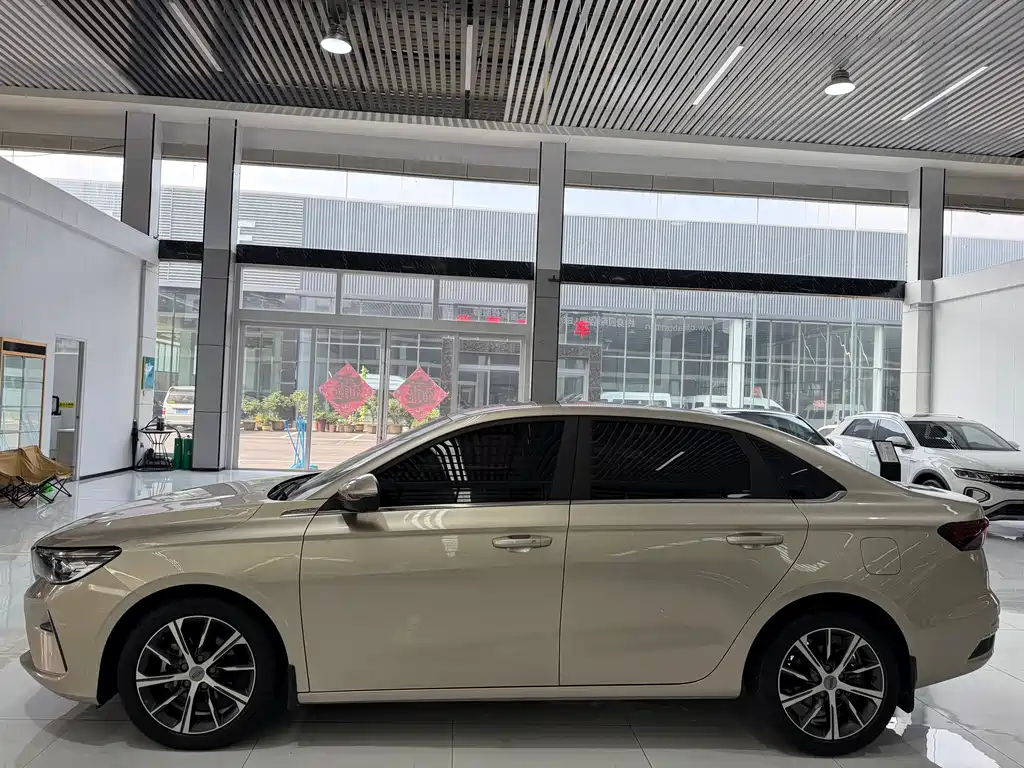 Geely Emgrand 2022