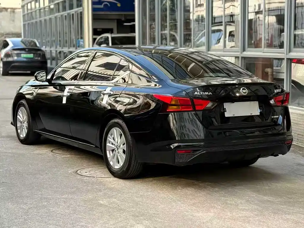 Nissan Teana 2022 — фото 9
