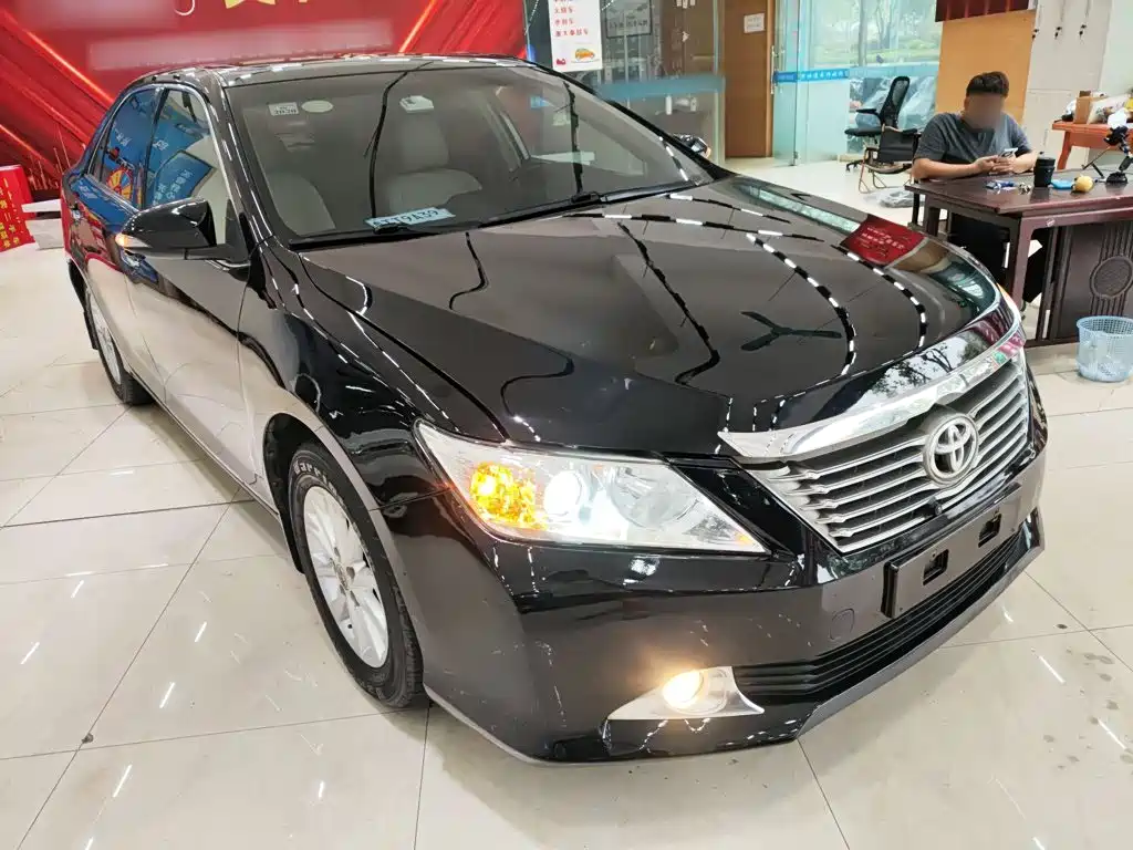 Toyota Camry 2014 — фото 25