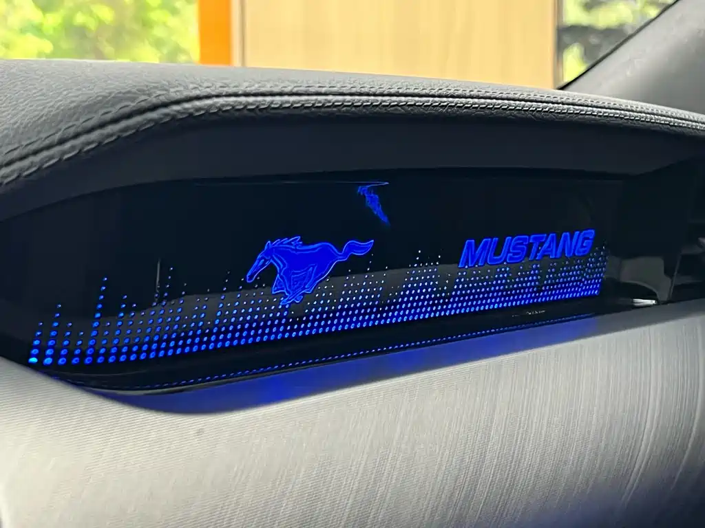 Ford Mustang 2021 — фото 20