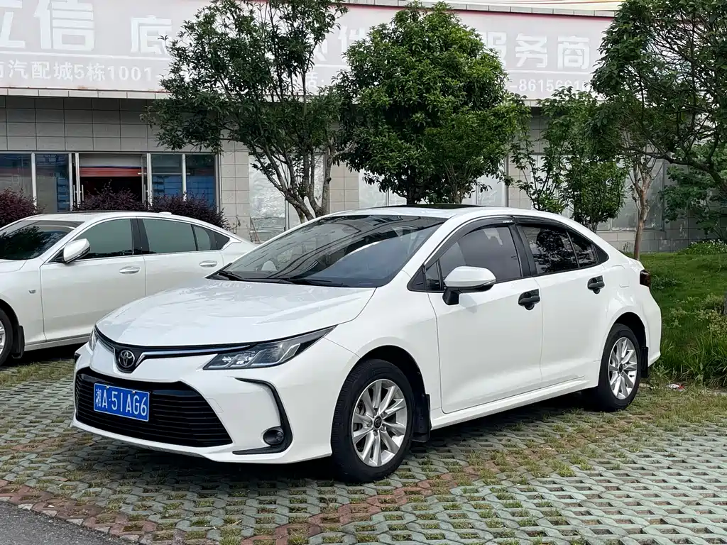 Toyota Corolla 2023 — фото 1