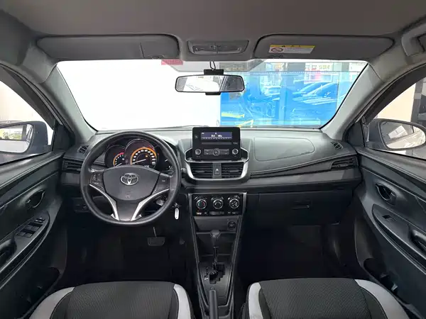 Toyota Yaris L 2022