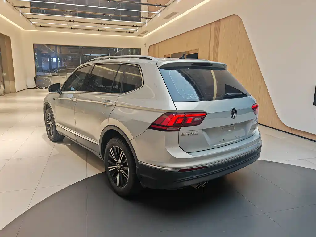 Volkswagen Tiguan L 2020 — фото 13