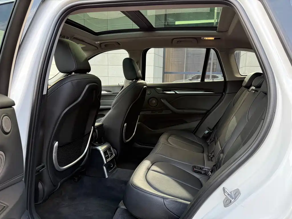 BMW X1 2017 — фото 11