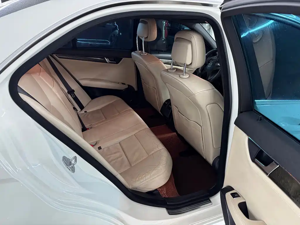 Mercedes-Benz C-Class 2011 — фото 10