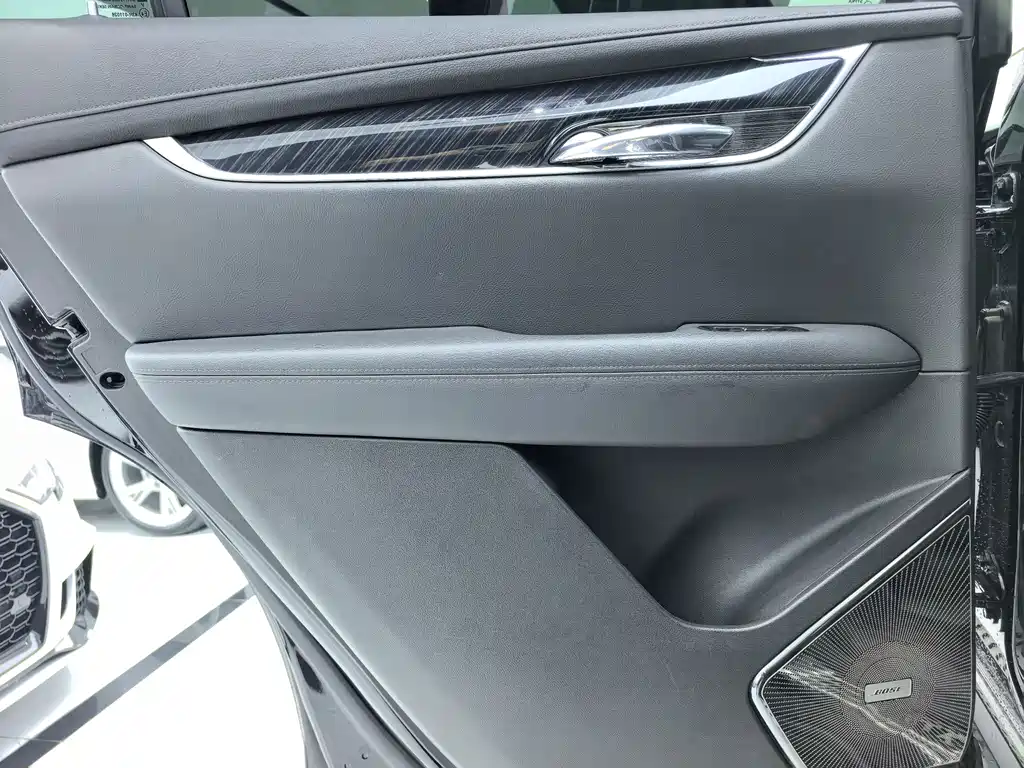 Cadillac XT6 2020 — фото 11