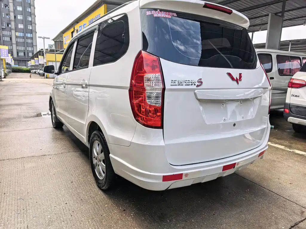 Wuling Hongguang 2016
