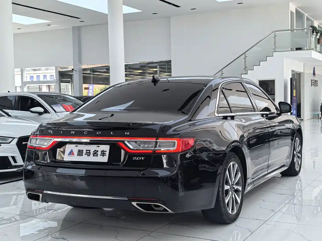 Lincoln Continental 2018 — фото 15