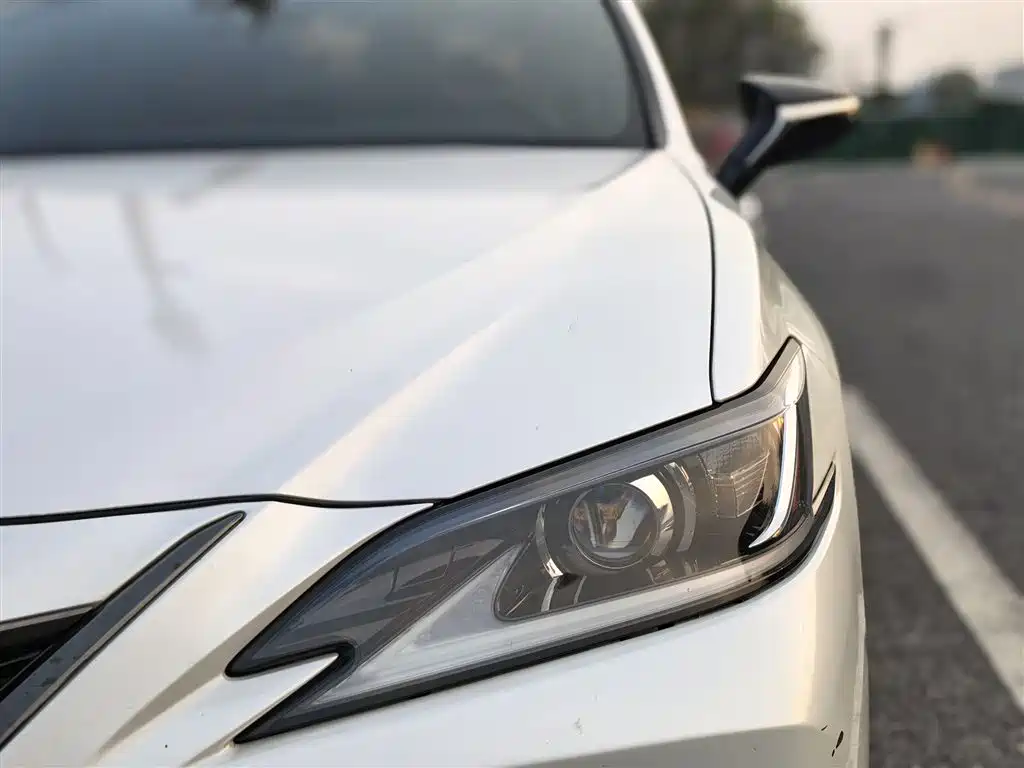 Lexus ES 2021 — фото 15