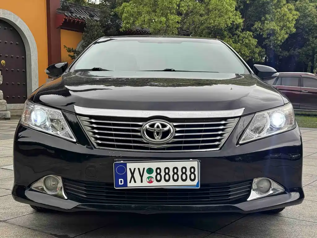 Toyota Camry 2014 — фото 2