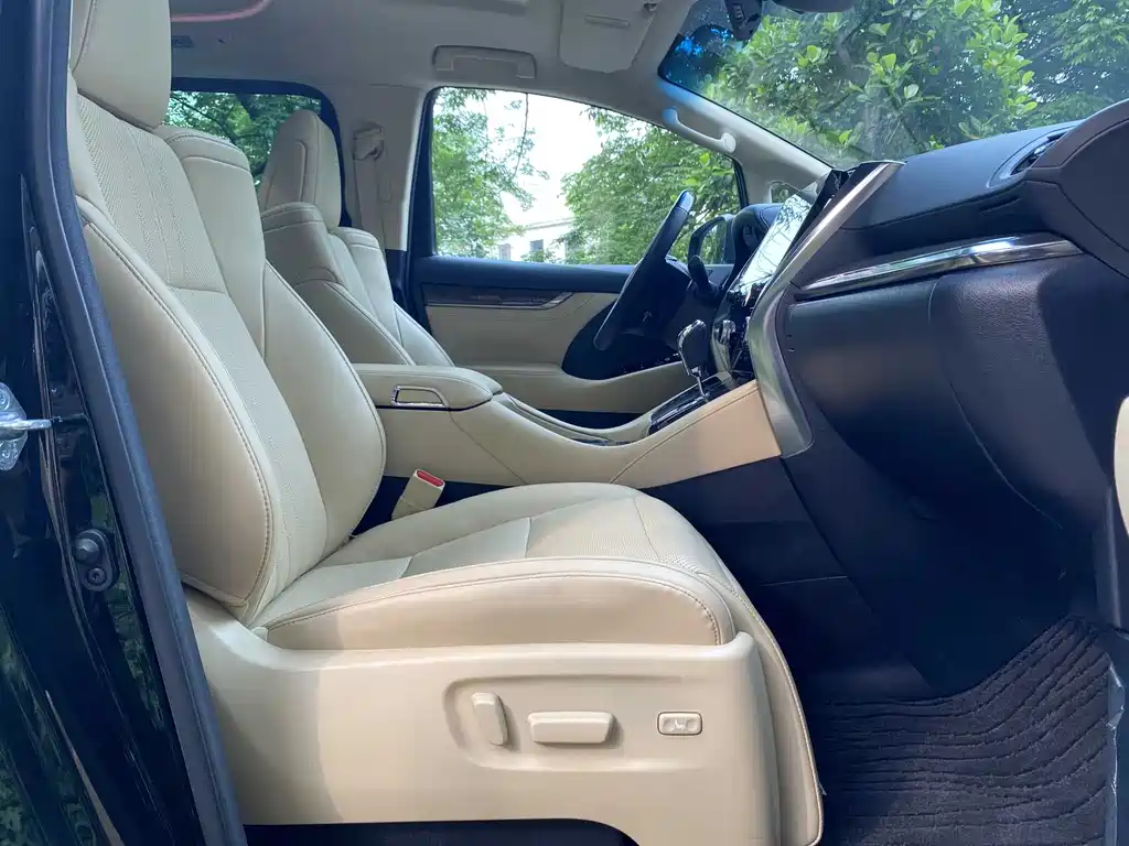 Toyota Alphard 2023 — фото 9