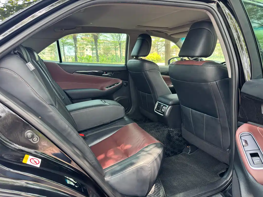 Toyota Crown 2018 — фото 10
