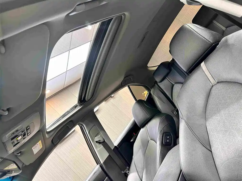 Toyota Camry 2022 — фото 16