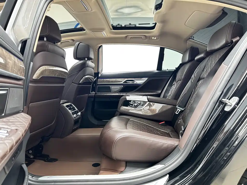 BMW 7 Series 2020 — фото 13