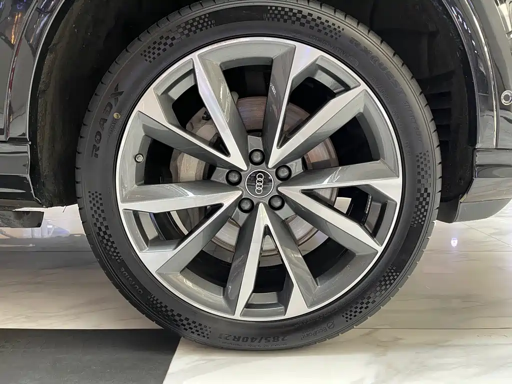 Audi Q7 2023 — фото 27