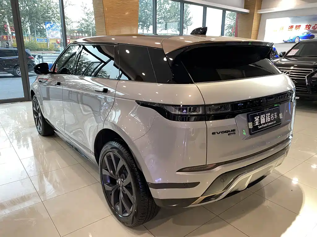 Land Rover Evoque 2023 — фото 6