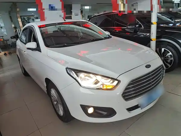 Ford Escort 2015