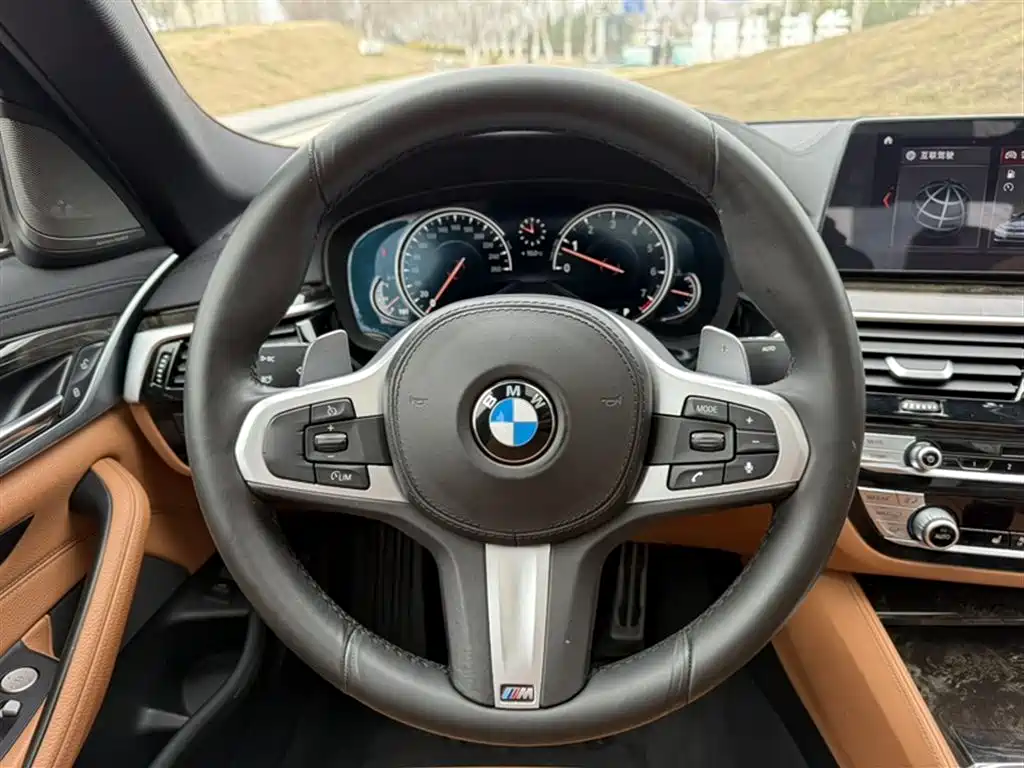 BMW 5 Series 2018 — фото 3