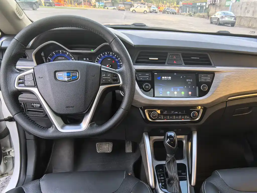 Geely Vision X3 2020 — фото 12
