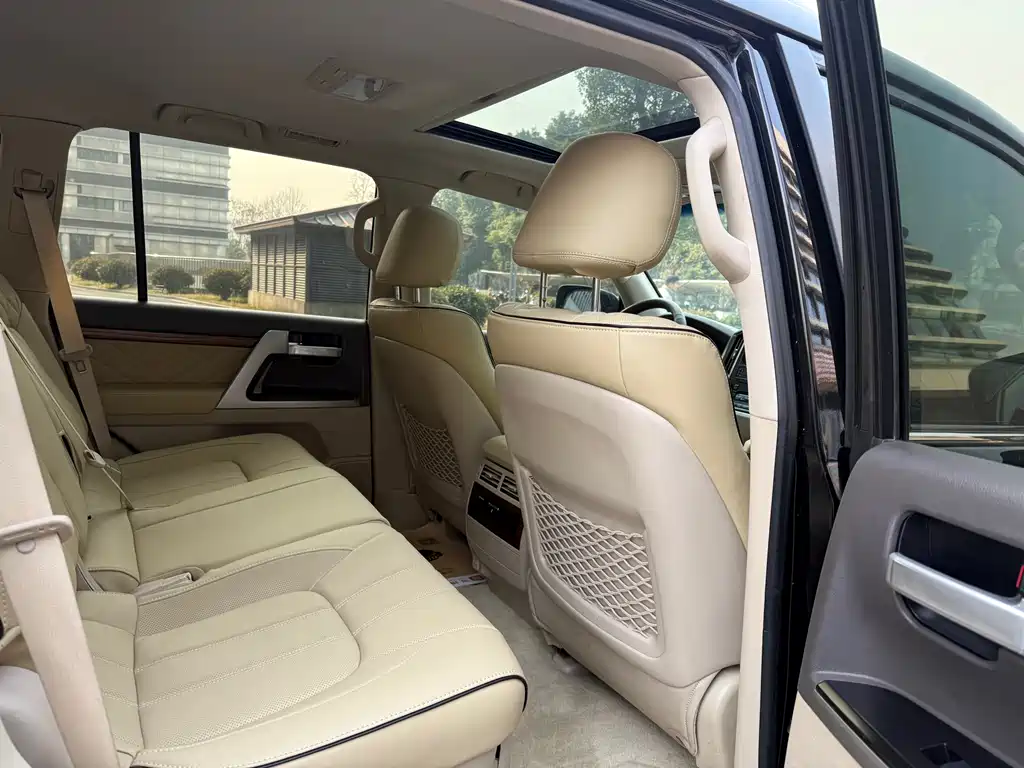 Toyota Land Cruiser 2018 — фото 10