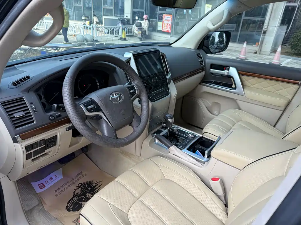 Toyota Land Cruiser 2018 — фото 14