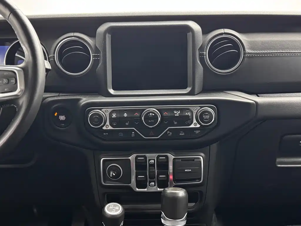 Jeep Wrangler New Energy 2021 — фото 14