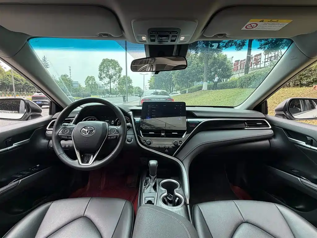 Toyota Camry 2024 — фото 11