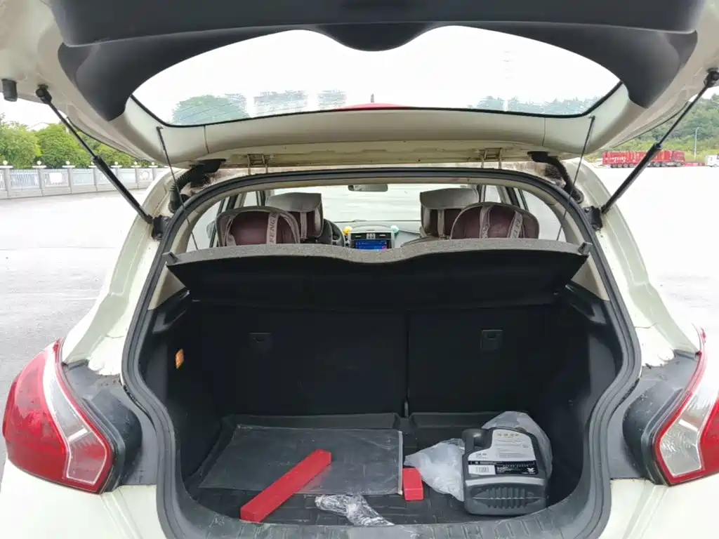 Nissan Tiida 2015 — фото 19