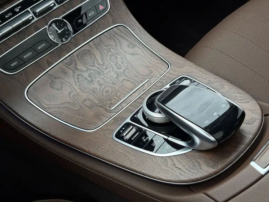 Mercedes-Benz E-Class 2018 — фото 18