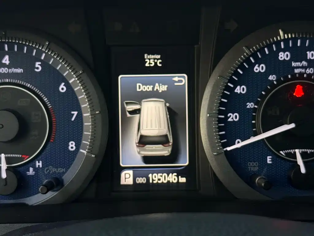 Toyota Sienna 2017 — фото 21