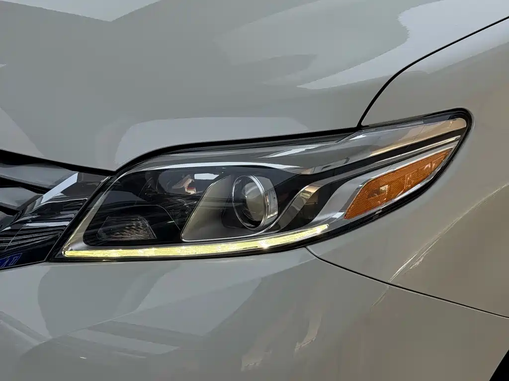 Toyota Sienna 2017 — фото 29