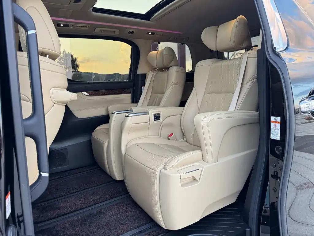 Toyota Alphard 2021 — фото 10