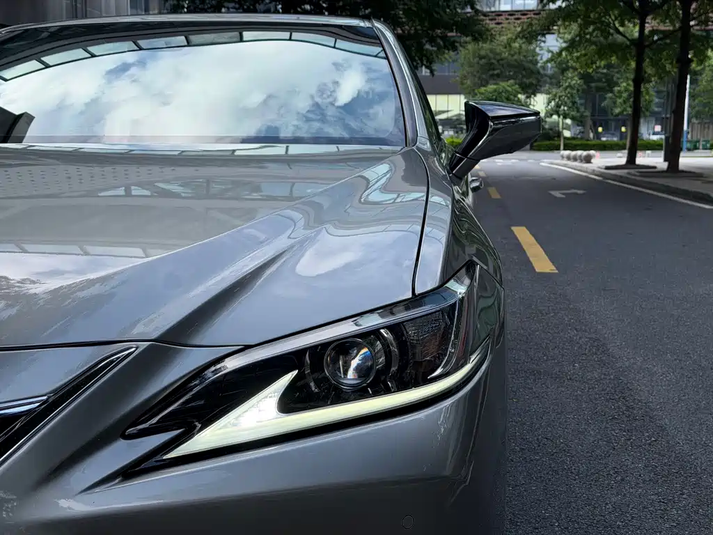 Lexus ES 2020