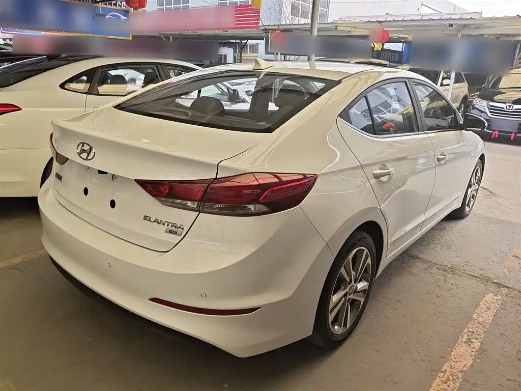 Hyundai Elantra 2017 — фото 7
