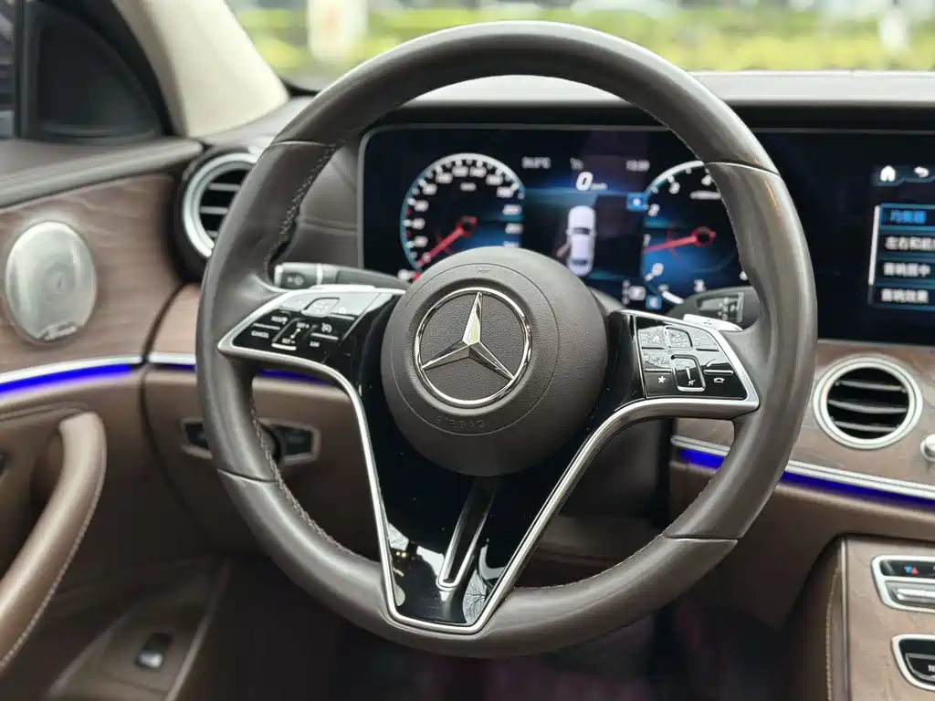 Mercedes-Benz E-Class 2022 — фото 13