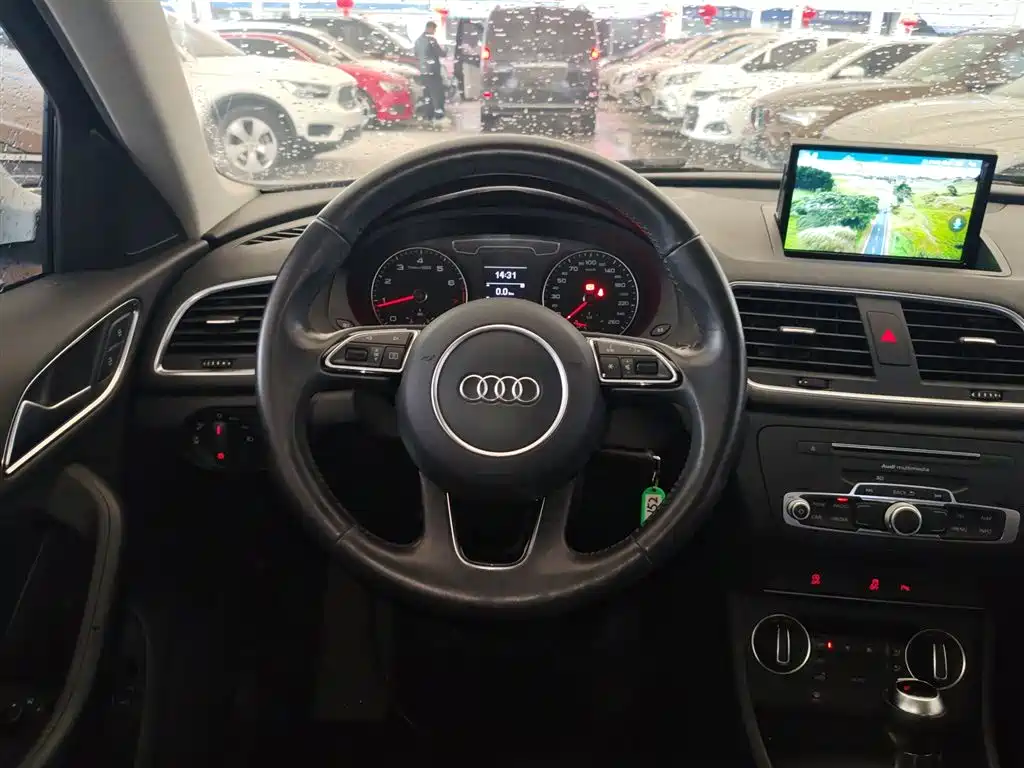 Audi Q3 2016 — фото 11