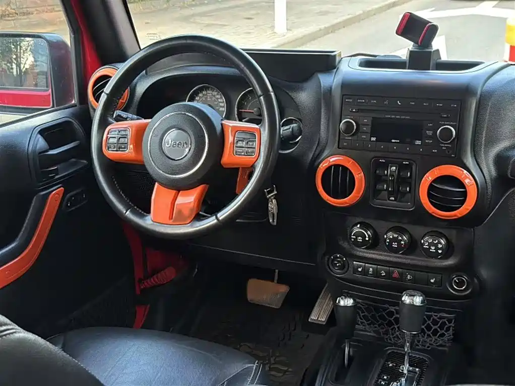 Jeep Wrangler 2017 — фото 18