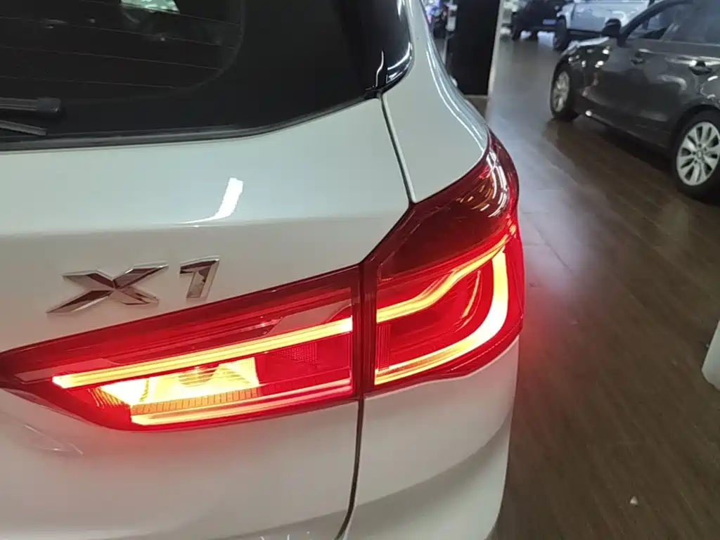 BMW X1 2017 — фото 8