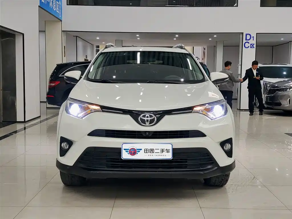 Toyota RAV4 2018 — фото 2