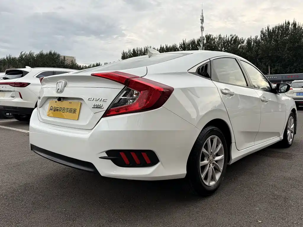 Honda Civic 2019 — фото 6